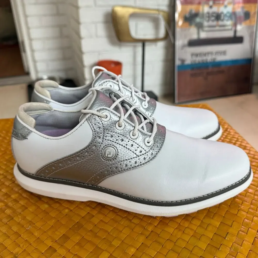 FJ FootJoy Traditions Spikeless Women’s Saddle Style Golf Shoe Size 7 Gray White